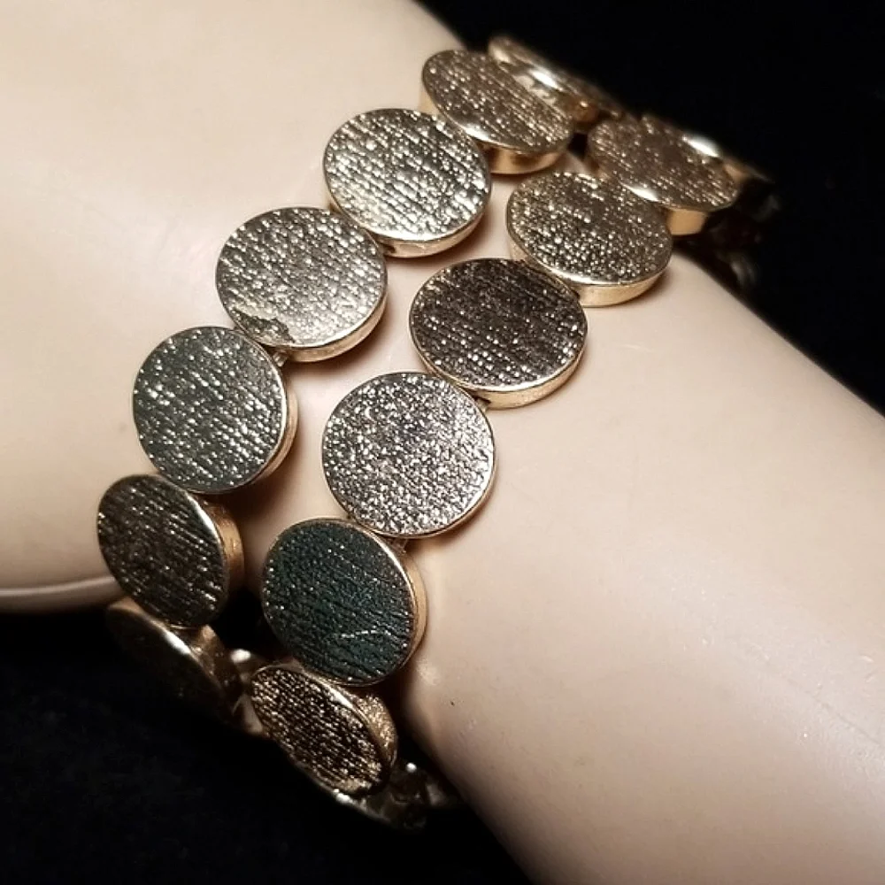 NWT Goldtone Textured Metal Stretch Bracelet Set - Picture 3 of 9
